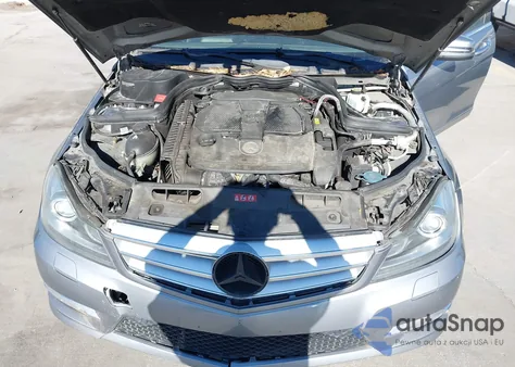 2013 Mercedes-Benz C 300 Sport 4Matic z USA, uszkodzony, nr VIN WDDGF8AB8DR246667